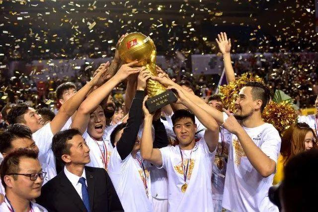 国王不敌绿军战绩与湖人持平 鹈鹕负马刺4连败