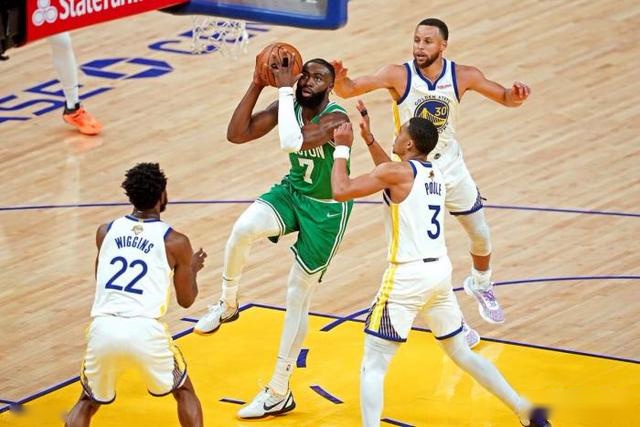 杜兰特31分太阳胜爵士3连胜 魔术送马刺6连败