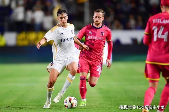 英超综合：曼联客场小胜切尔西