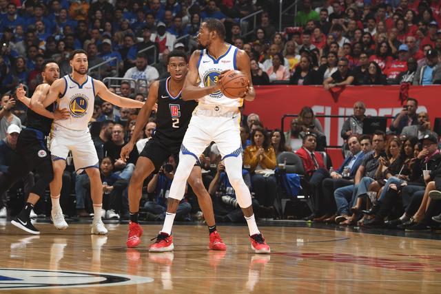 CBA罚单：黄荣奇停赛3场罚款15万 崔永熙罚2万